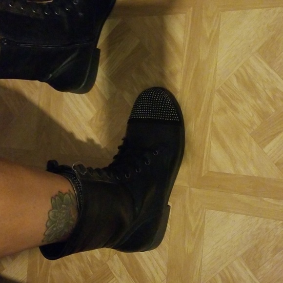 Boots - Picture 3 of 3